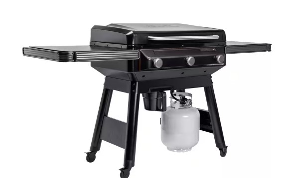 Traeger Flatrock 3-Burner Zone Grill Propane Black Flat Top Griddle Traeger Flatrock 3-Burner Zone Grill Propane Black Flat Top Griddle