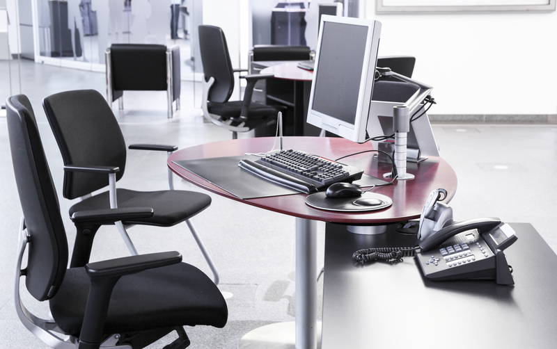 Top 5 Office Desks & Chairs for Comfort and Productivity