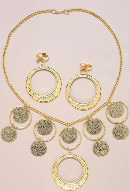 rubies-goldstone-earrings-and-necklace-set